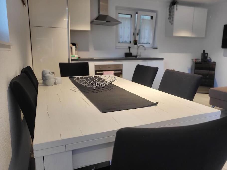 Schoene Einliegerwohnung 200M Vom Wasser Entfernt ชไตน์ อัม ไรน์ ภายนอก รูปภาพ